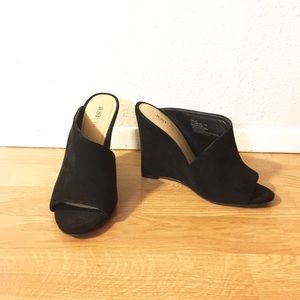 JustFab black wedges size 7